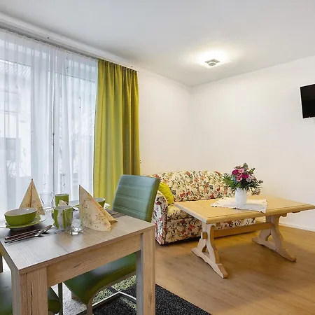 Am Wiesenweg Apartment *